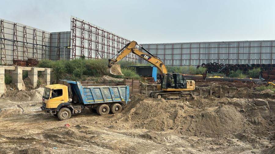 Basement excavation pit in Noida – CAT excavator