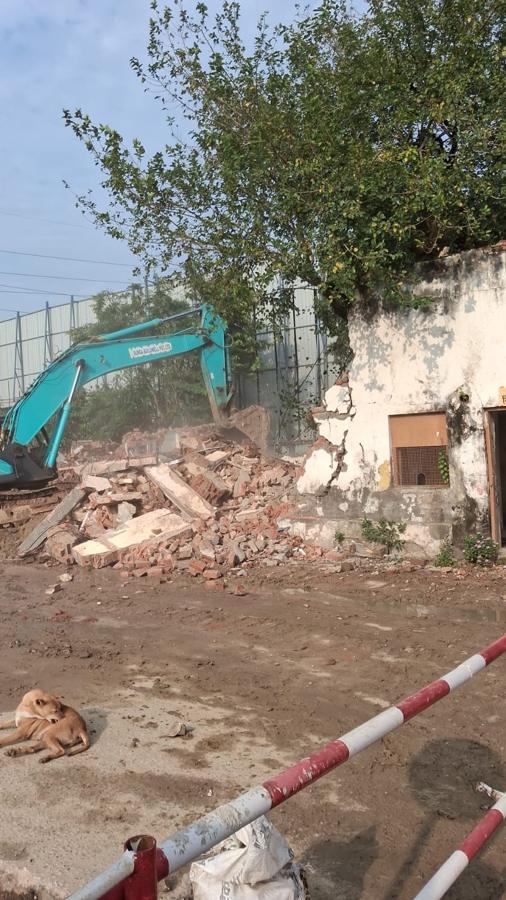 Building demolition in Noida – debris removal