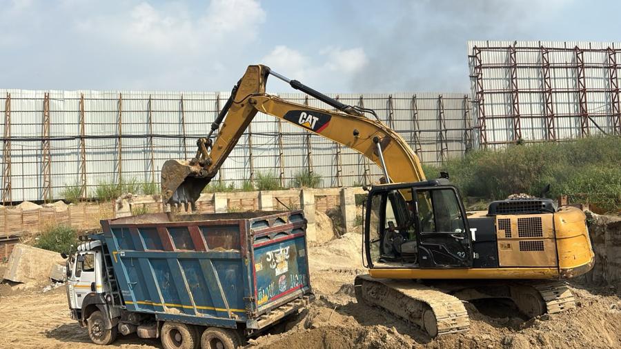 Excavator on hire in Noida – CAT excavator