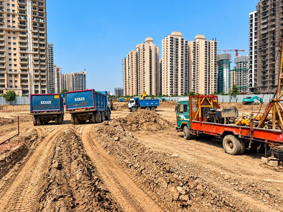 Hyva tipper on hire – Noida haul road